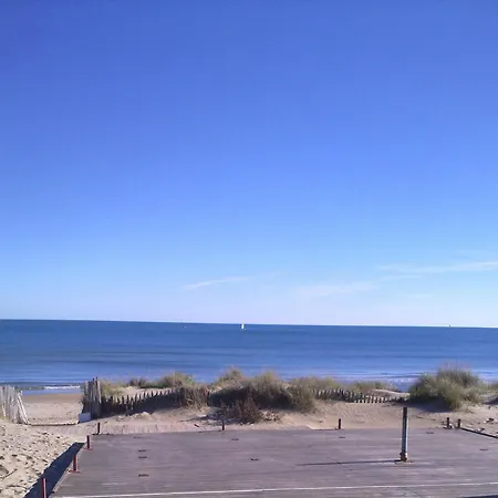 76, Port Nature Colline 2 Village Naturiste Apartment *